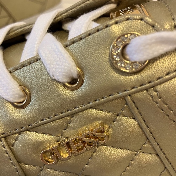 Guess Women’s Loven Sneakers, Gold w White Laceups, Quilted, Size 11 M, NWOT - Picture 5 of 10